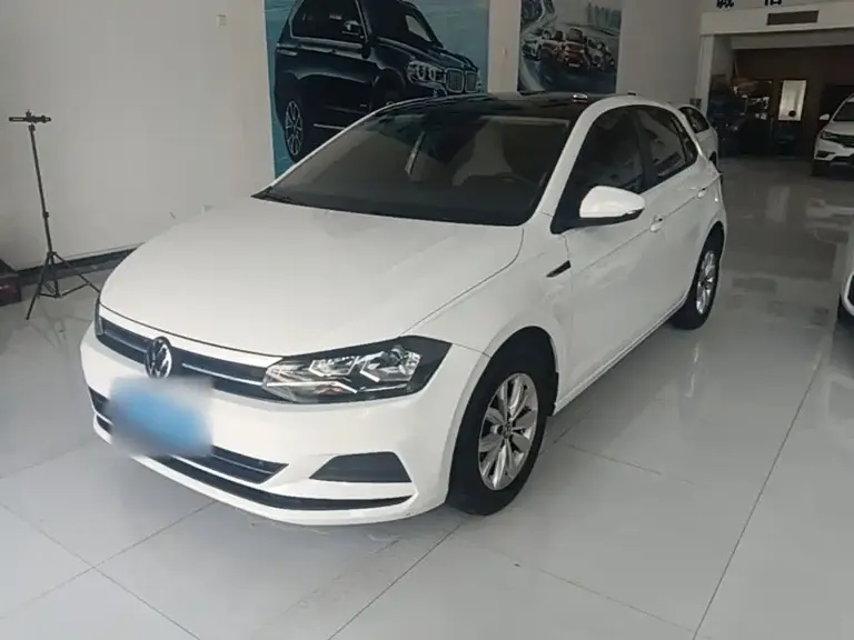 Volkswagen Polo Plus 1.5 L Auto Colorful Tech