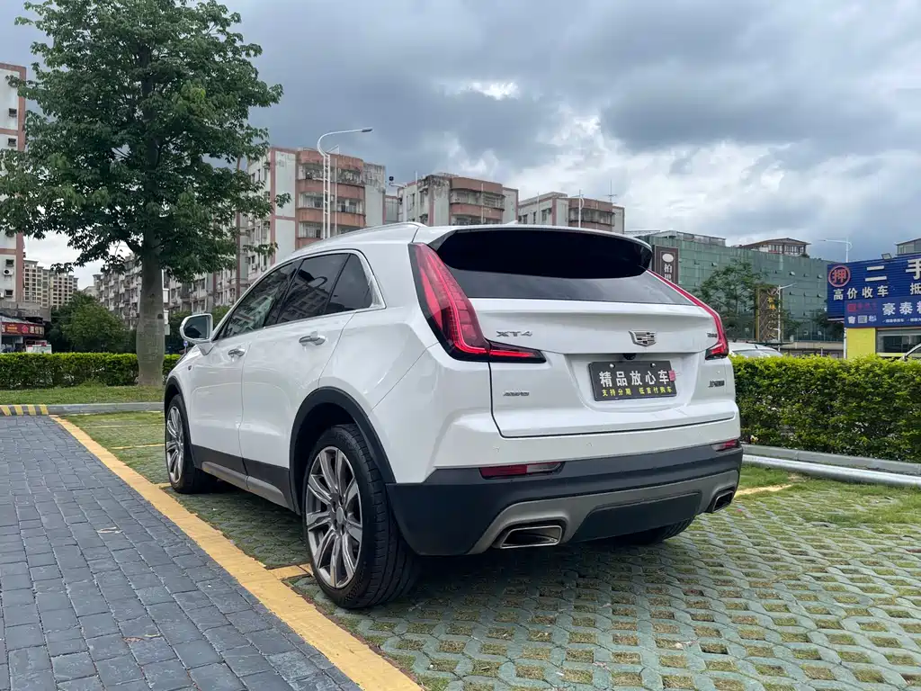 Cadillac XT4 28 T 4 WD Platinum
