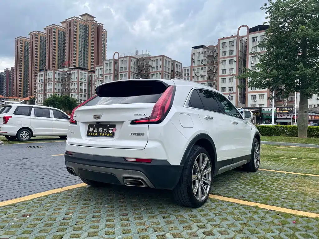 Cadillac XT4 28 T 4 WD Platinum