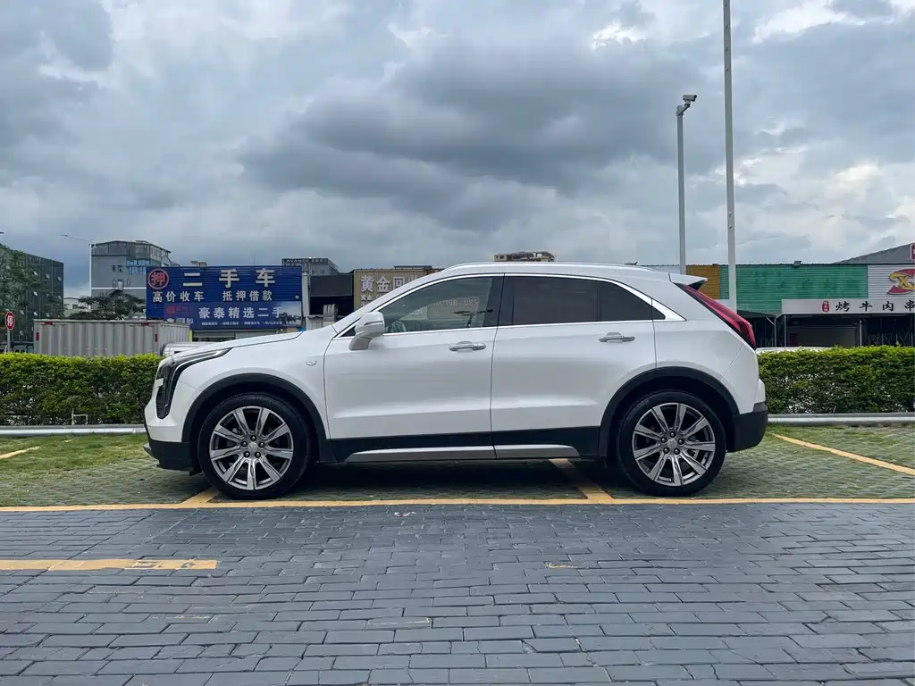 Cadillac XT4 28 T 4 WD Platinum