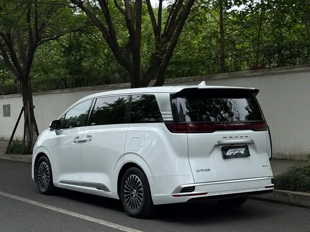 Denza D9 DM-i 970 4 WD Flagship