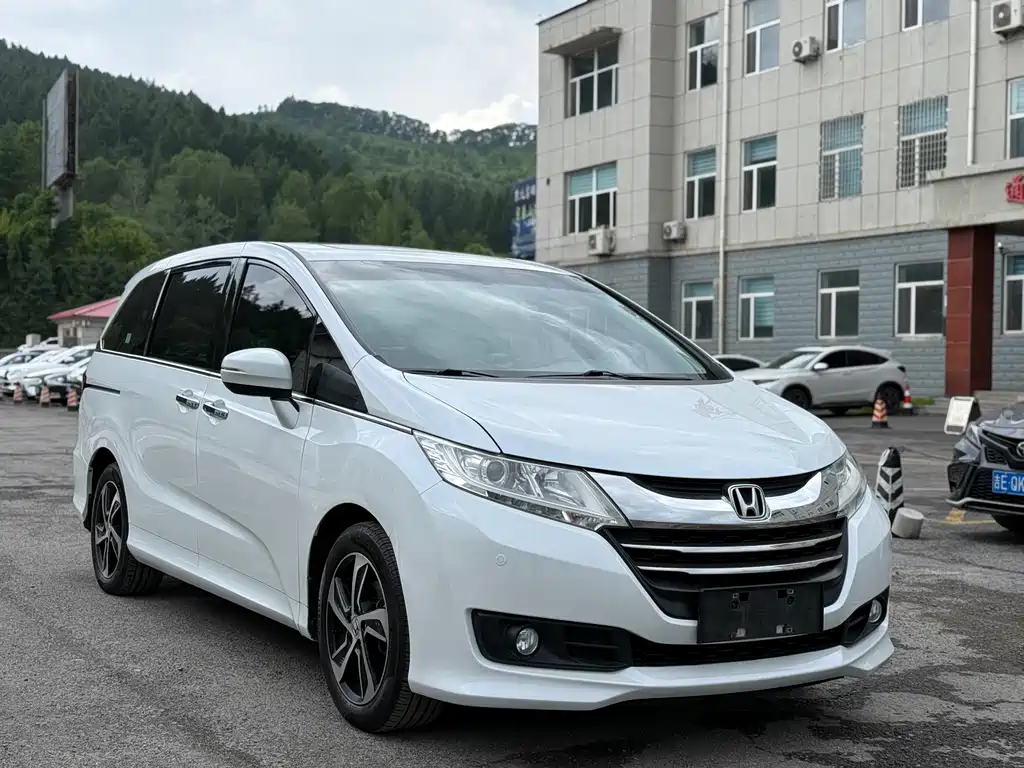 Odyssey 2.4 L Luxury