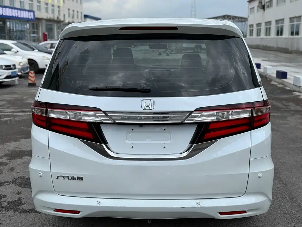 Odyssey 2.4 L Luxury