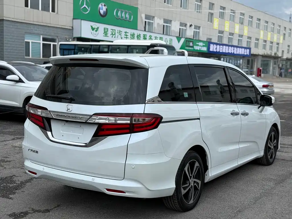 Odyssey 2.4 L Luxury