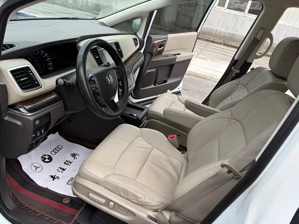 Odyssey 2.4 L Luxury