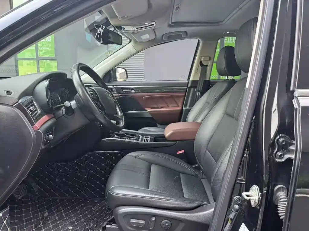 GAC Trumpchi GS8 320 T 2 WD Luxury (7-seat)