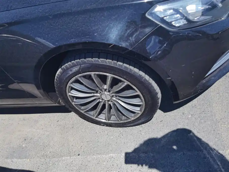 Zotye Z700 众泰Z700 2016款 1.8 T DCT公务版