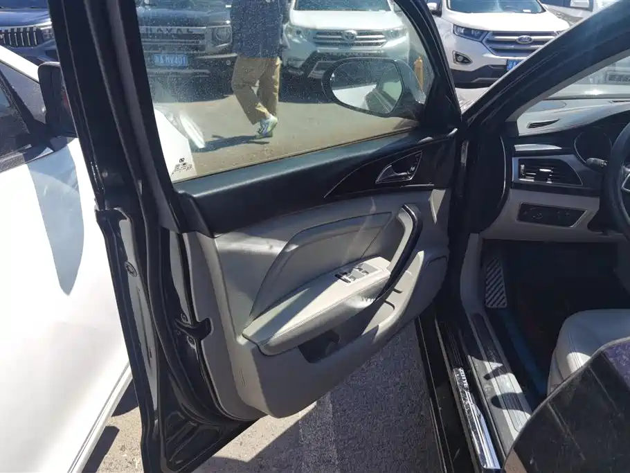 Zotye Z700 众泰Z700 2016款 1.8 T DCT公务版
