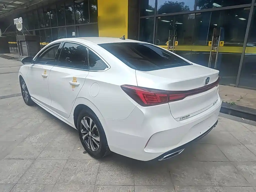 Eado Smooth Enjoyment PLUS Blue Whale NE 1.4 T GDI DCT Distinguished