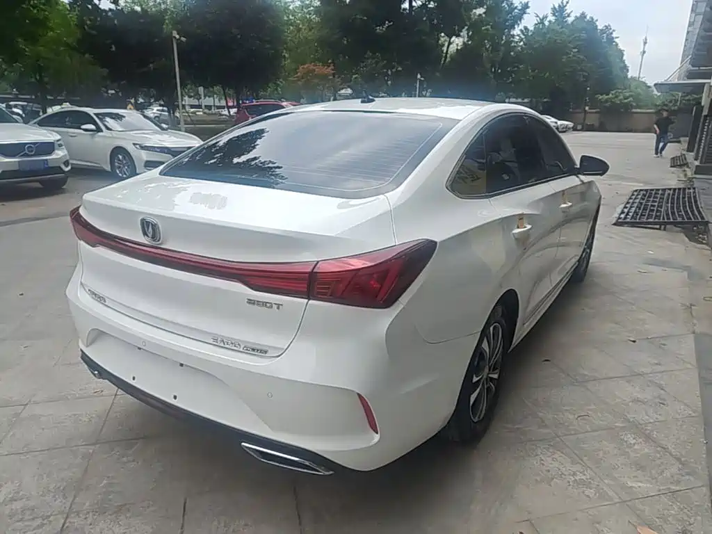 Eado Smooth Enjoyment PLUS Blue Whale NE 1.4 T GDI DCT Distinguished