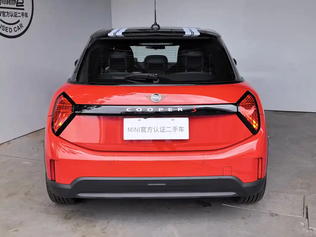 MINI 2.0 T COOPER S Artist 5-door
