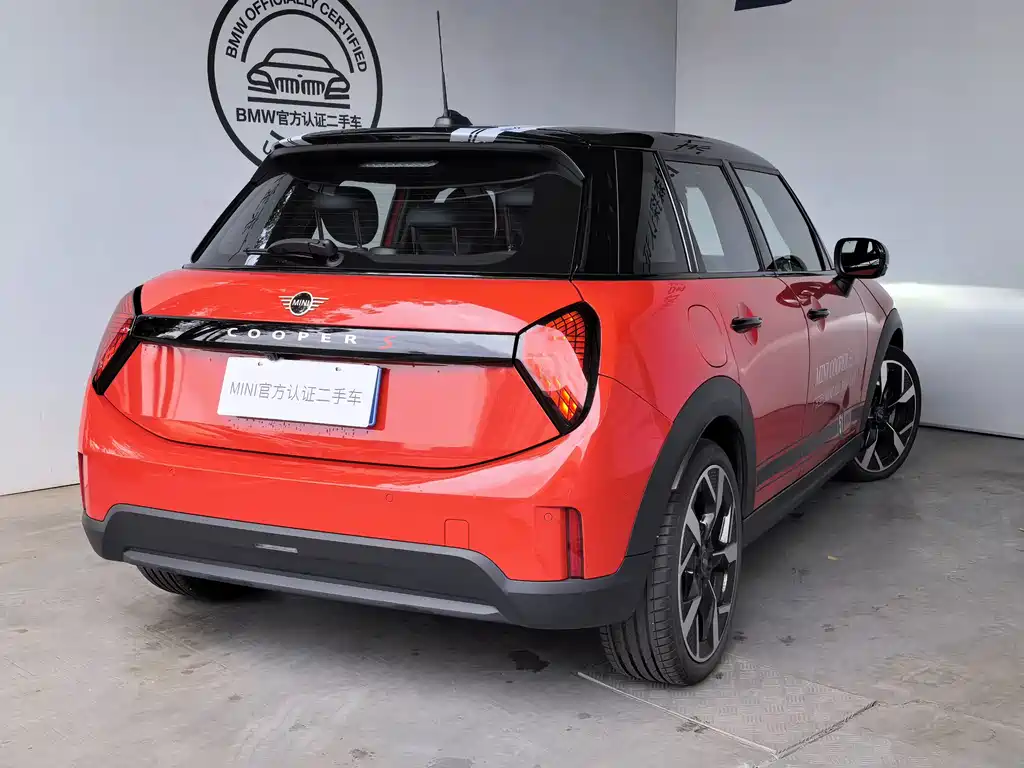 MINI 2.0 T COOPER S Artist 5-door