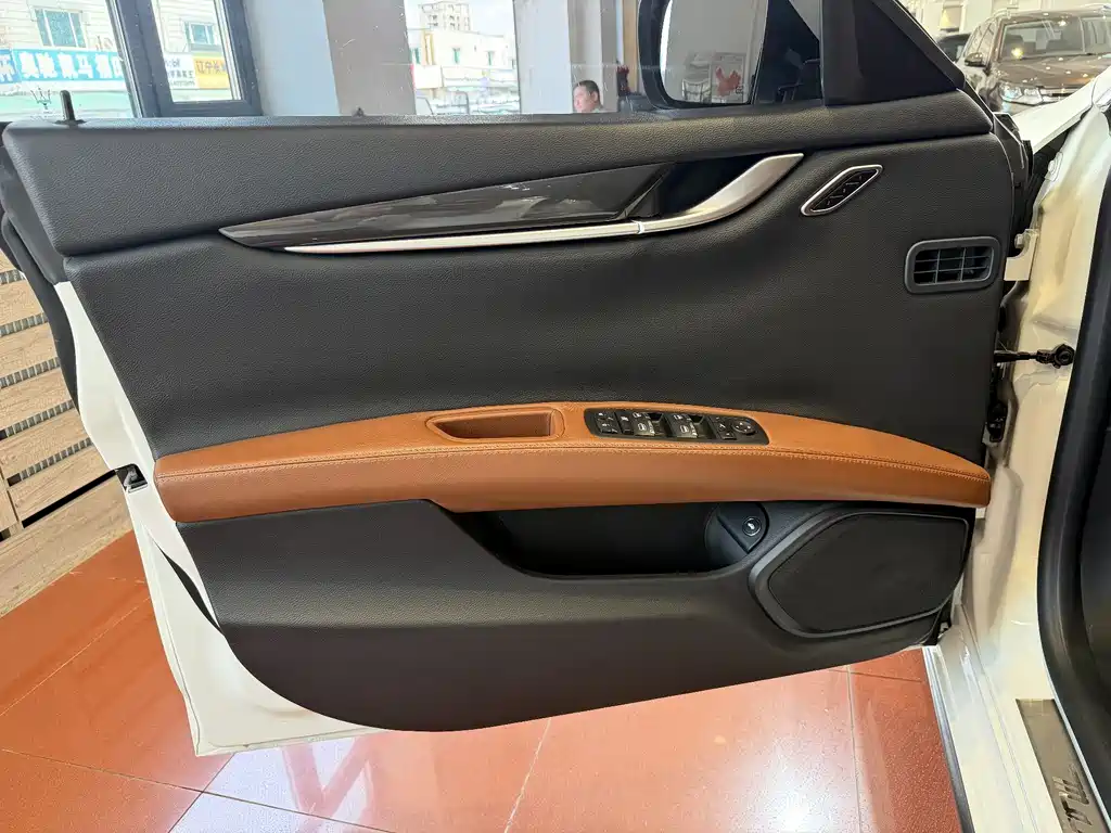 Ghibli 3.0 T Standard