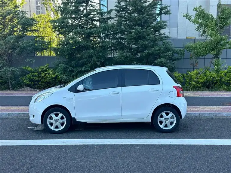 Toyota Yaris 1.6 E Auto Charm Motion