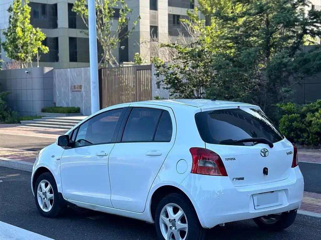 Yaris 1.6 E Auto Charm Motion