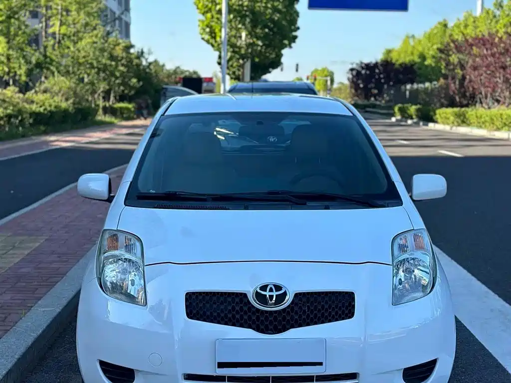 Yaris 1.6 E Auto Charm Motion