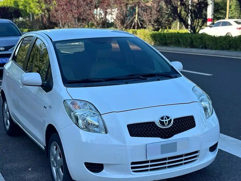 Yaris 1.6 E Auto Charm Motion