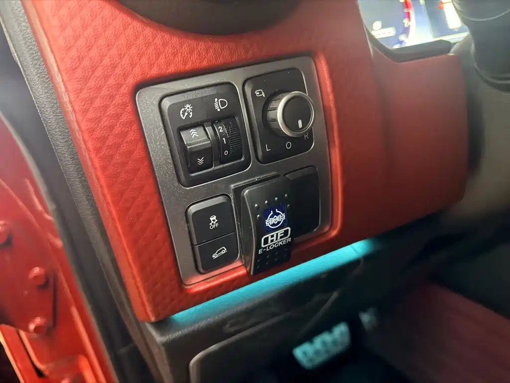 BAIC BJ40 2.0 T Auto 4 WD City Hunter Swordsman