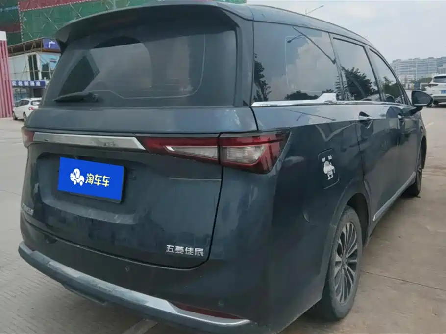 Wuling Jiachen 1.5 T CVT Premium Flagship