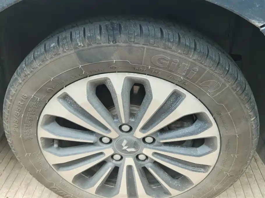 Wuling Jiachen 1.5 T CVT Premium Flagship