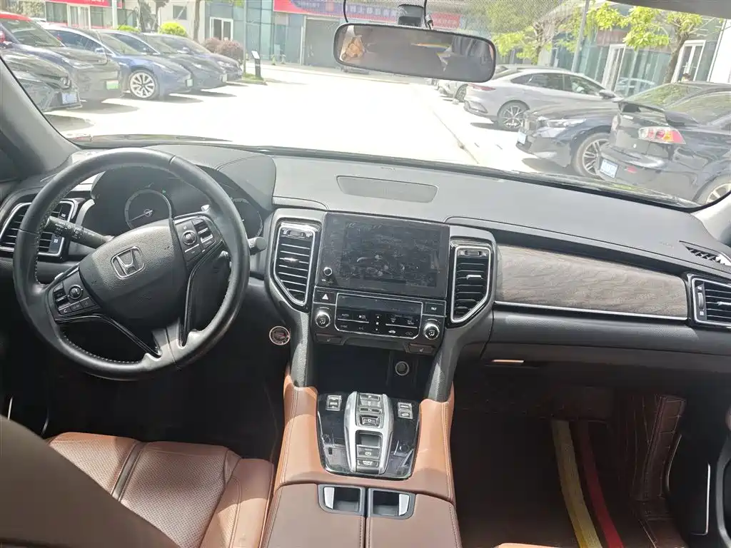 Honda UR-V 370 TURBO 2 WD Graceful