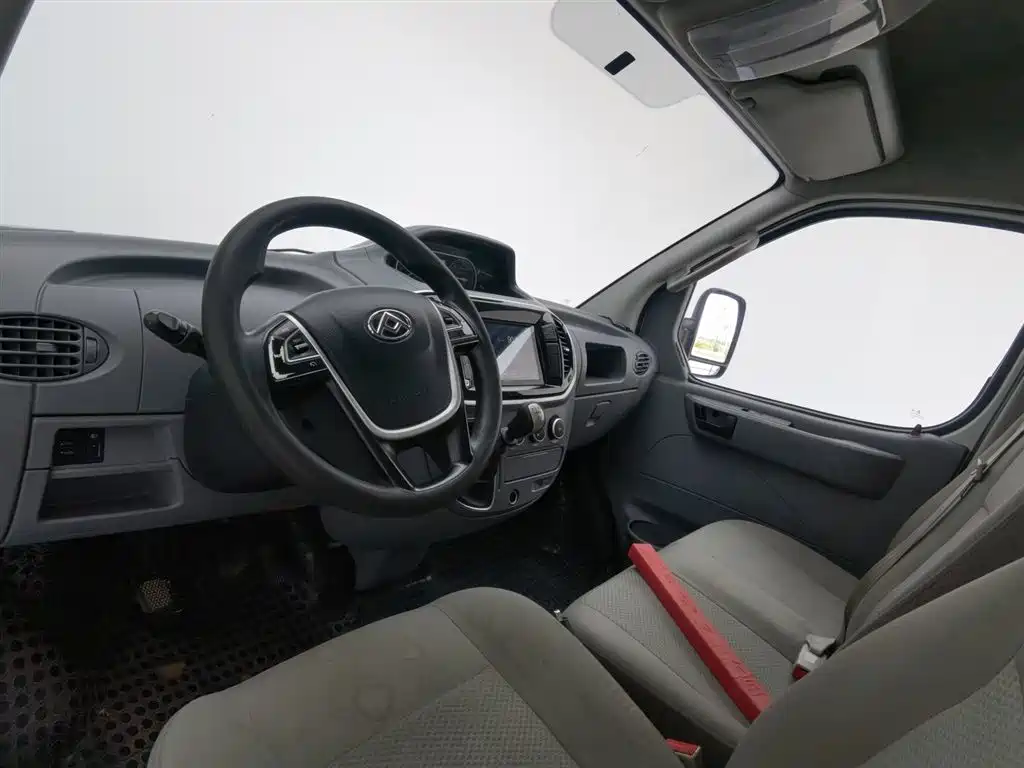 Xintu V80 2.0 T Manual Classic LWB Mid Roof 3-seat