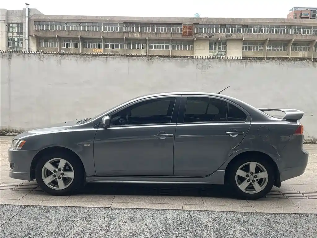 Lancer EX Fashion 1.8 L CVT Comfort