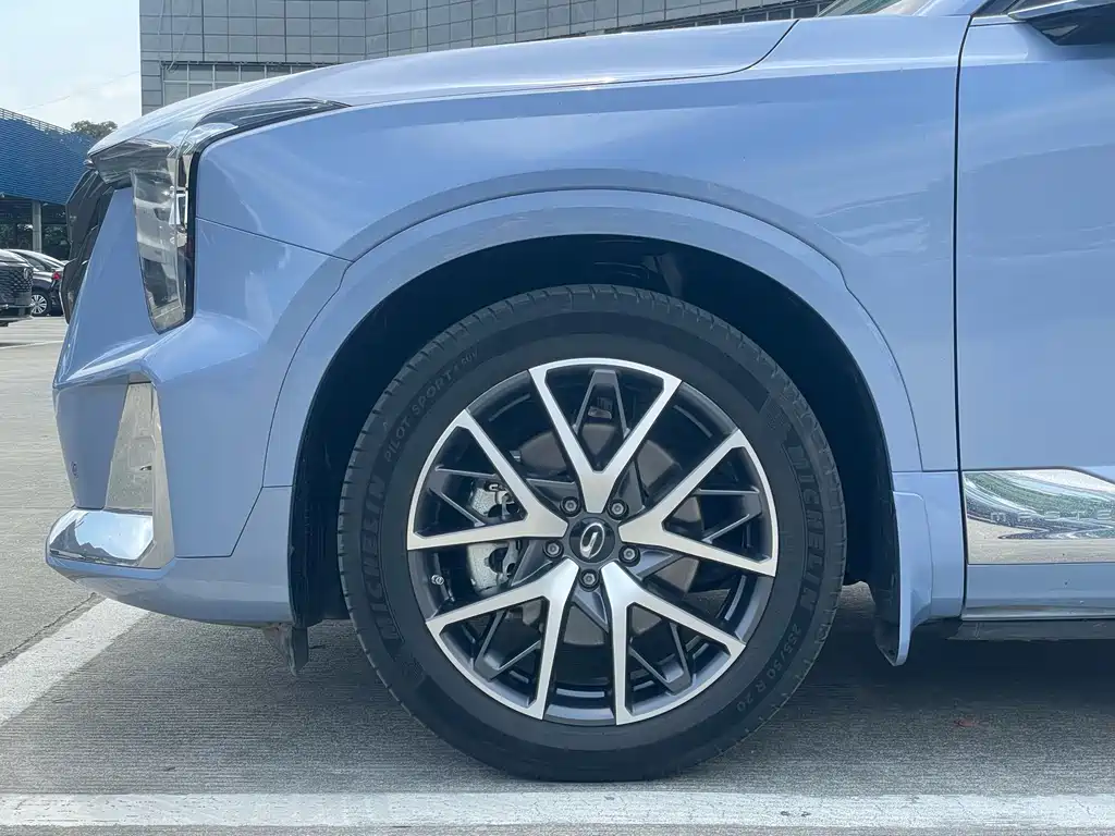 GAC Trumpchi GS8 Dual Engine Series 2.0 TM 2 WD Distinguished (7-seat)