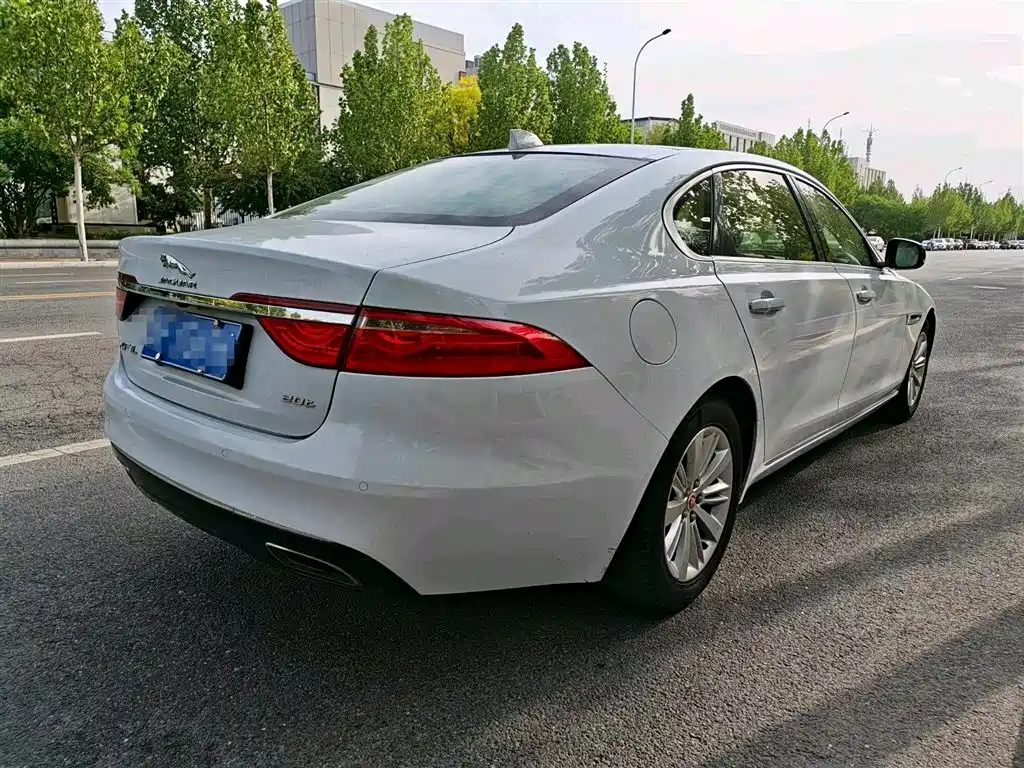 Jaguar XFL XFL 2.0 T 240 PS Luxury