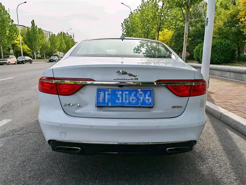 Jaguar XFL XFL 2.0 T 240 PS Luxury