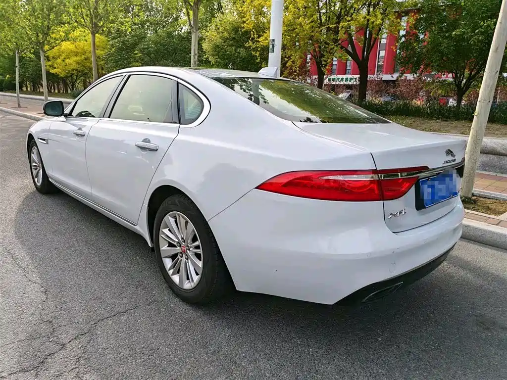 Jaguar XFL XFL 2.0 T 240 PS Luxury