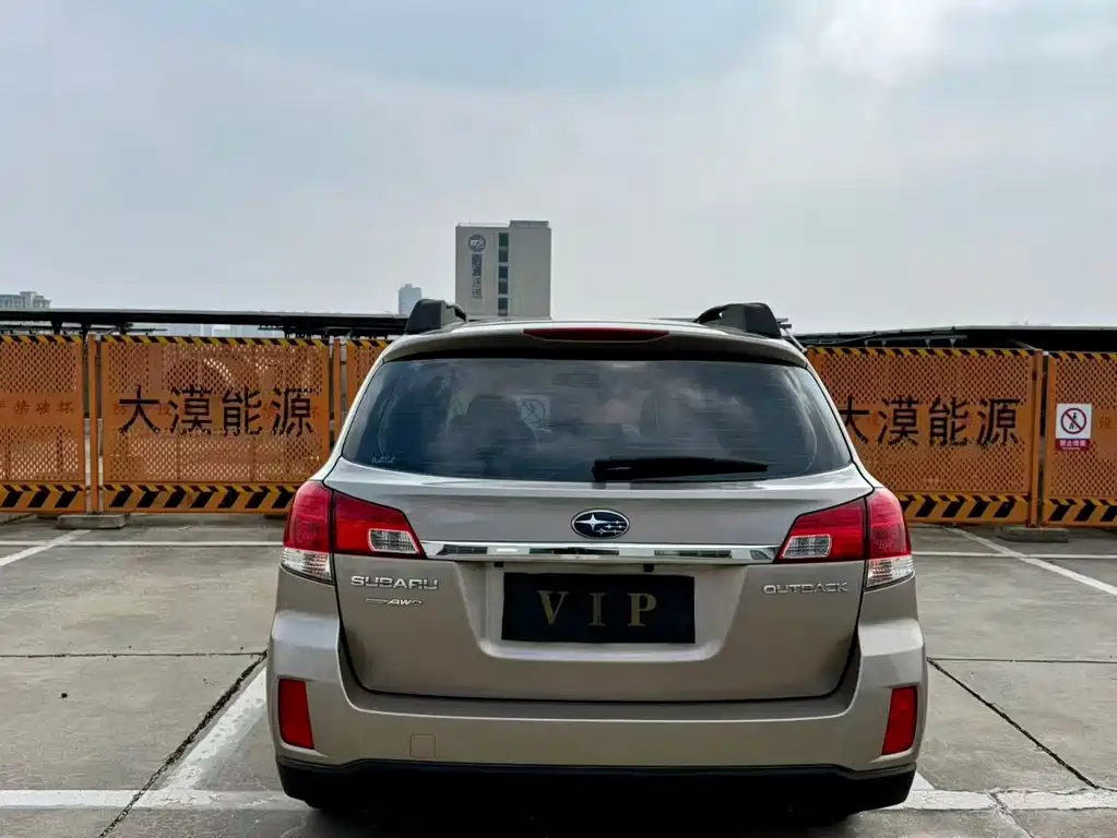Outback 2.5 i Luxury