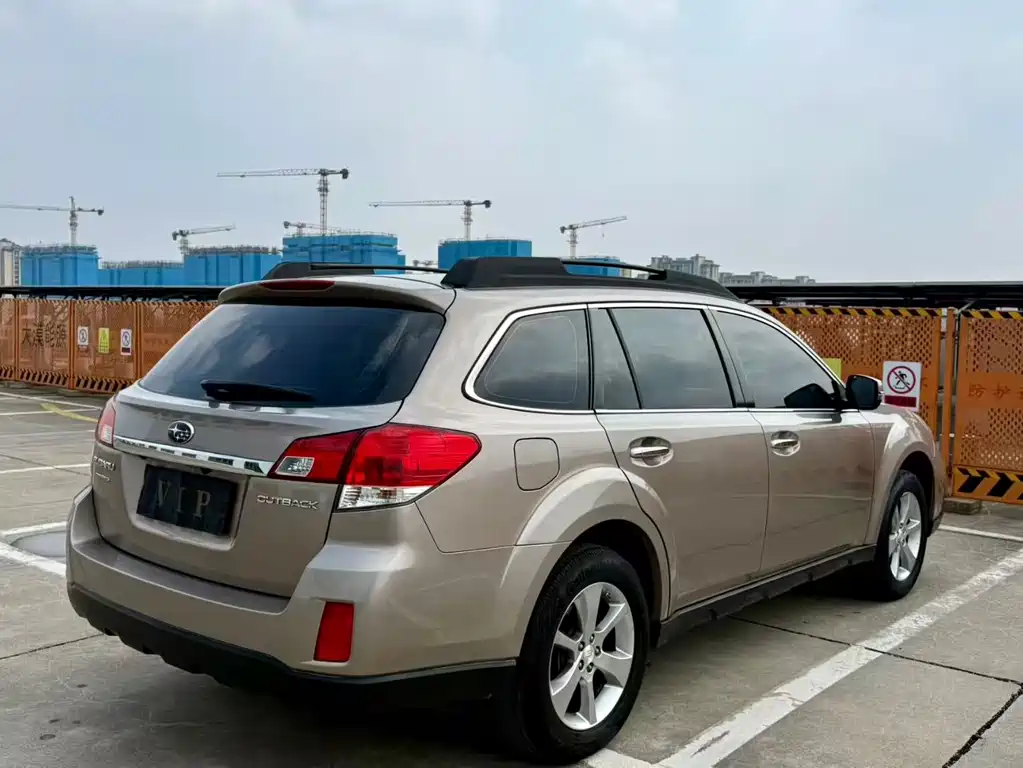 Outback 2.5 i Luxury