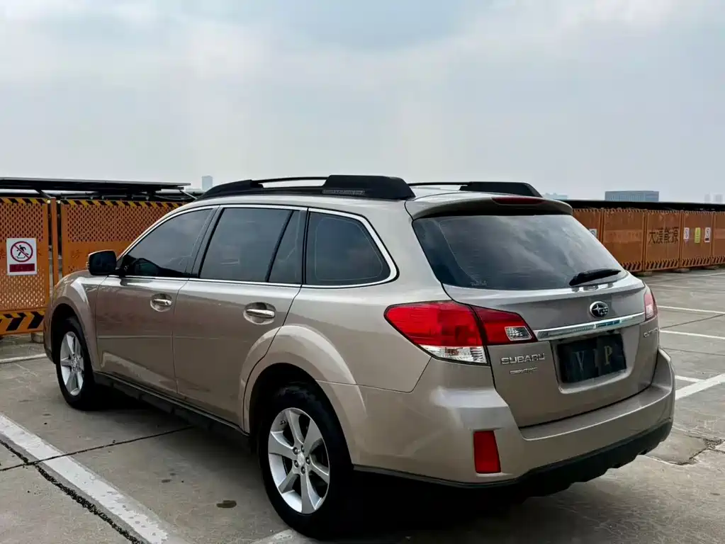 Outback 2.5 i Luxury