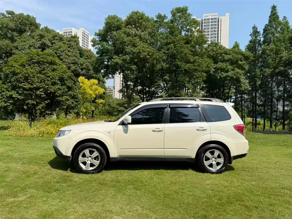 Forester 2.0 XS Auto Luxury