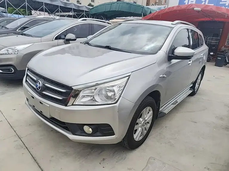 Venucia T70 2.0 L CVT Wise Travel