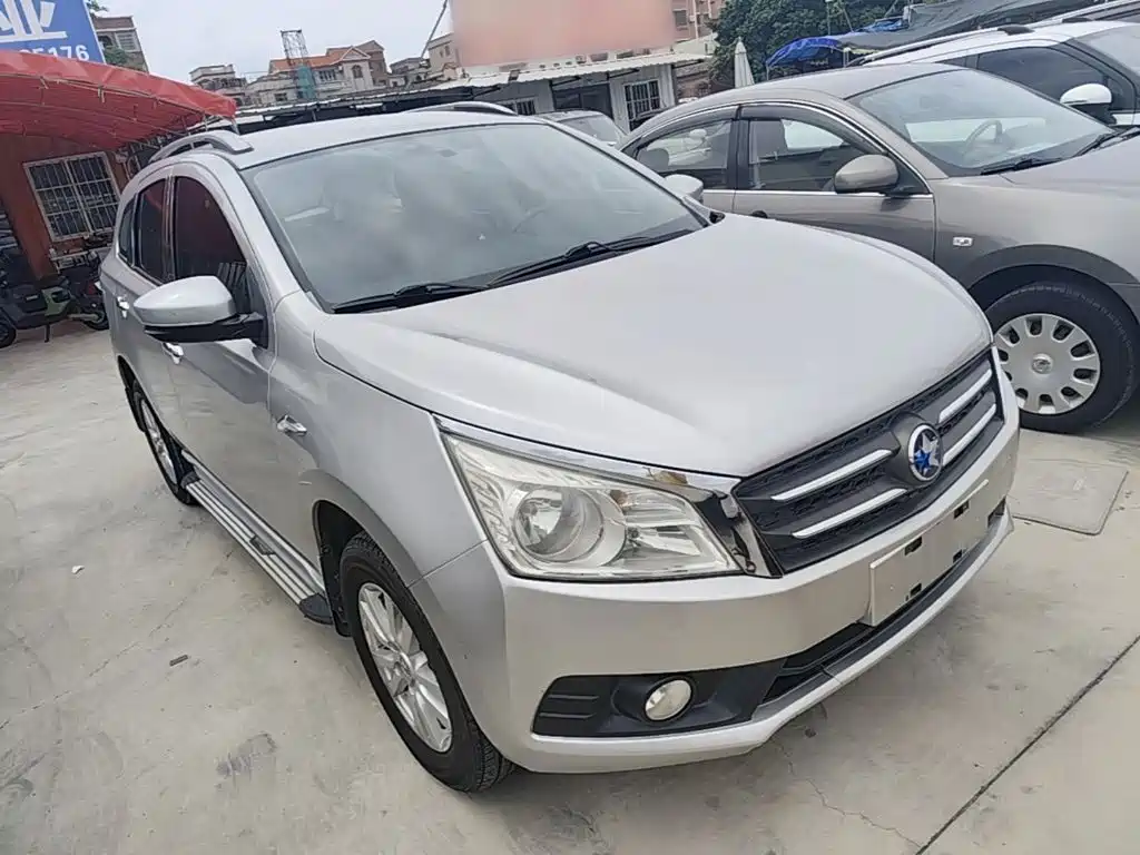 Venucia T70 2.0 L CVT Wise Travel