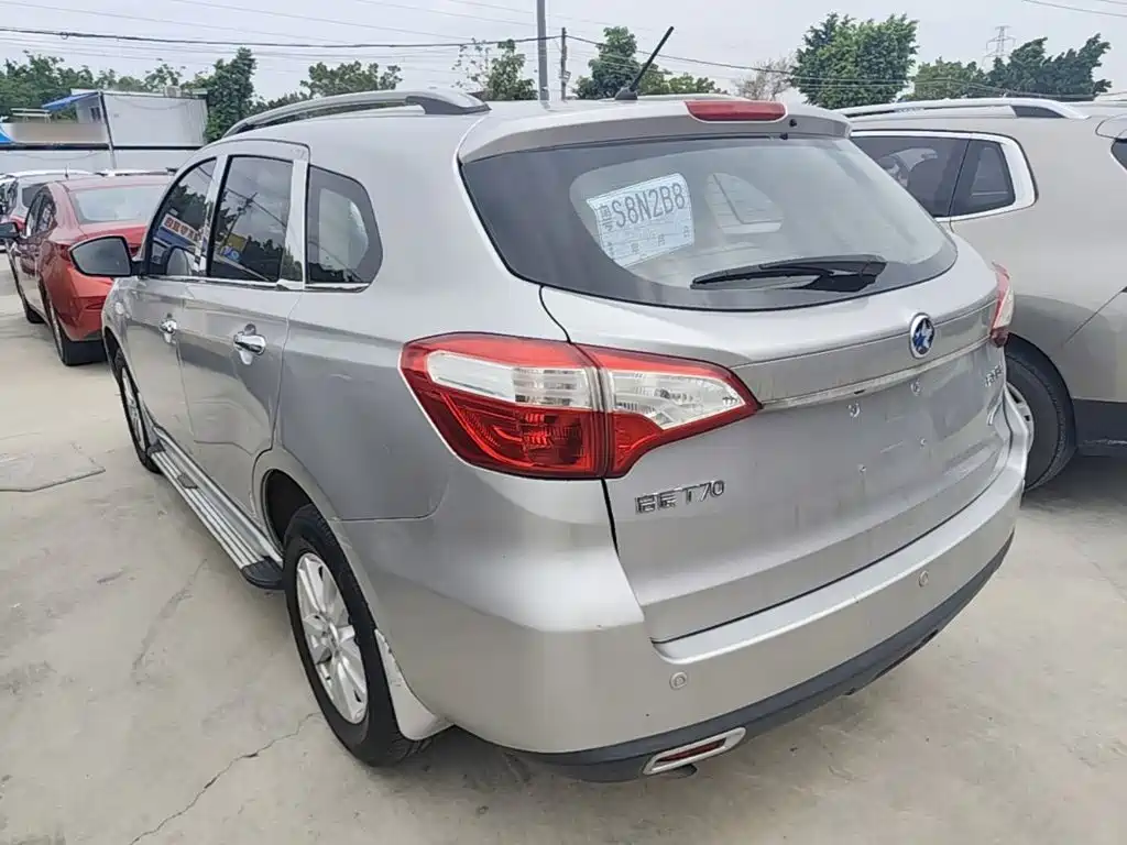 Venucia T70 2.0 L CVT Wise Travel