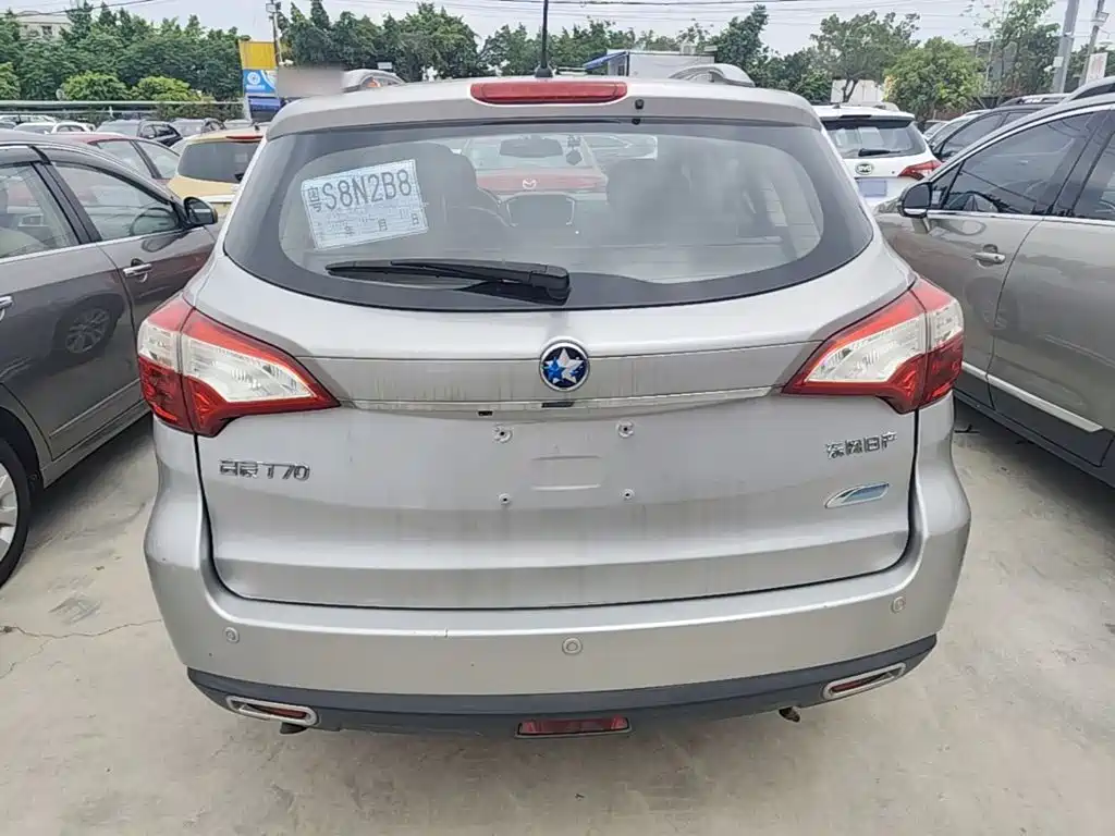 Venucia T70 2.0 L CVT Wise Travel