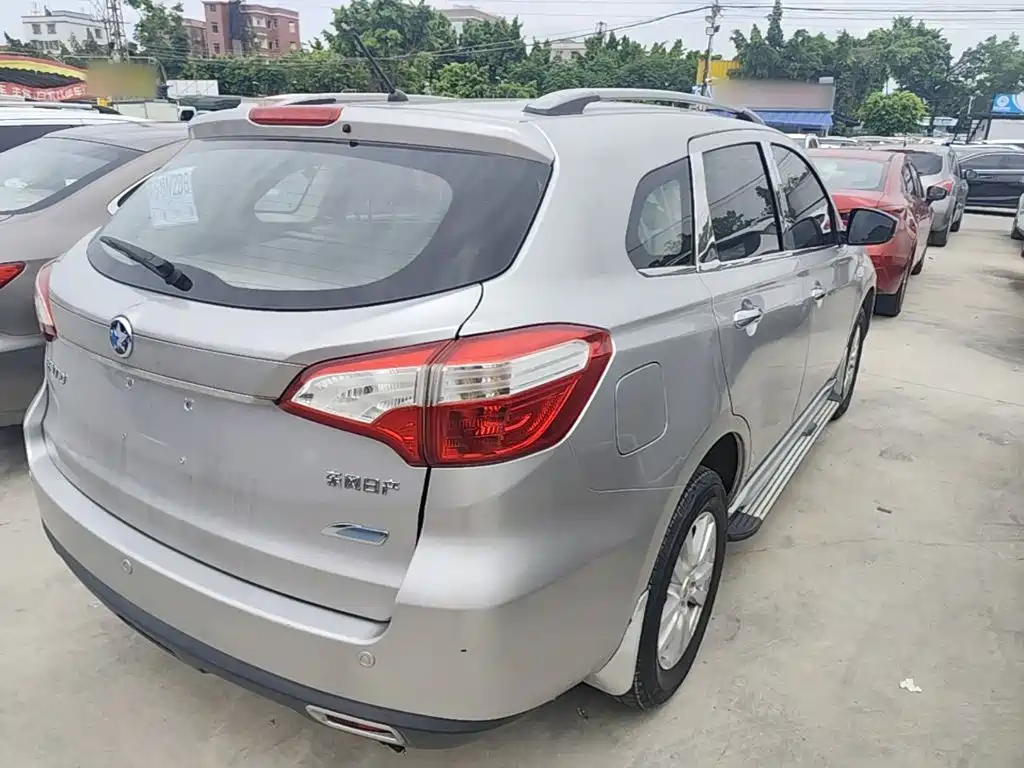 Venucia T70 2.0 L CVT Wise Travel