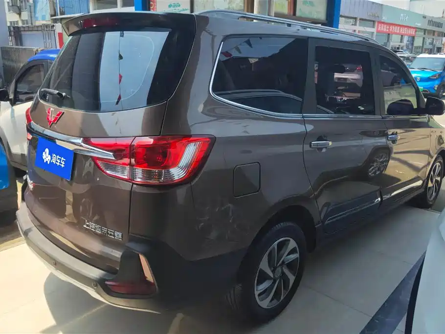 Wuling Hongguang 五菱宏光 2016款 1.5 L S1尊享型国V