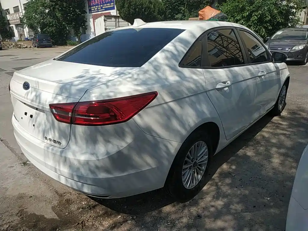 Escort Facelift 1.5 L Manual Comfort