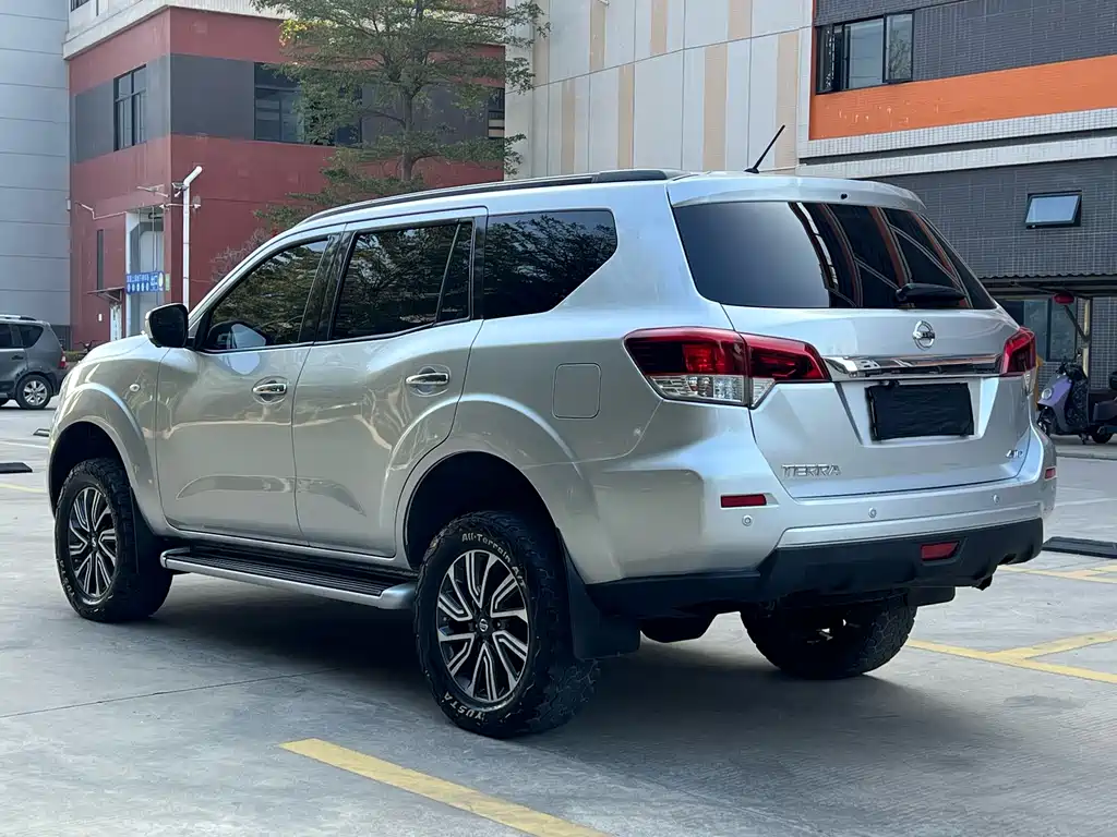 Terra 2.5 L Auto 4 WD Luxury