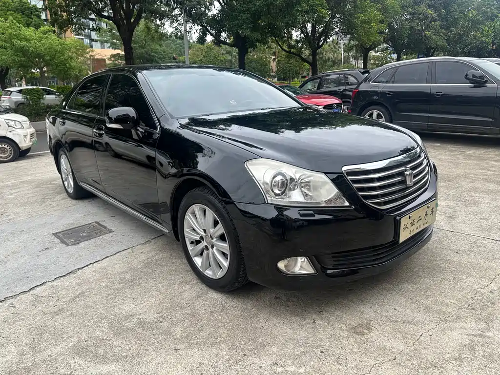 Crown 2.5 L Royal Leather Sunroof