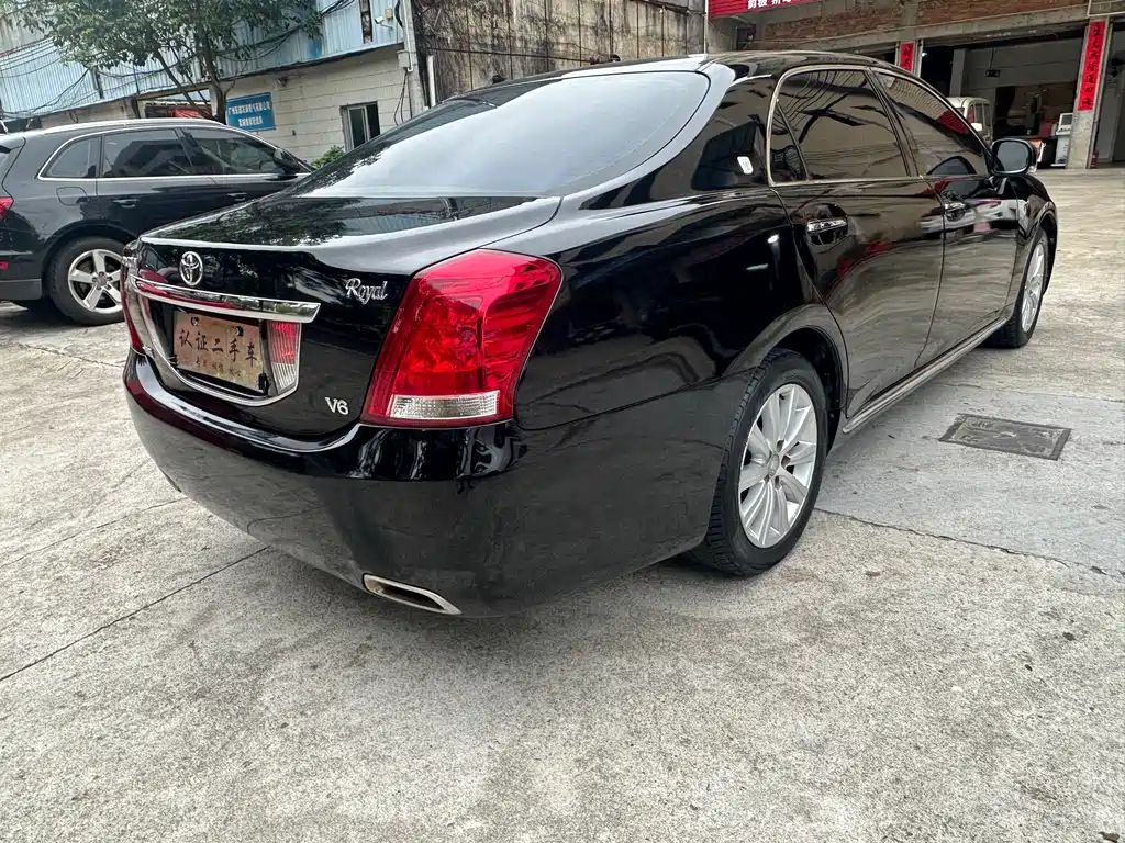 Crown 2.5 L Royal Leather Sunroof