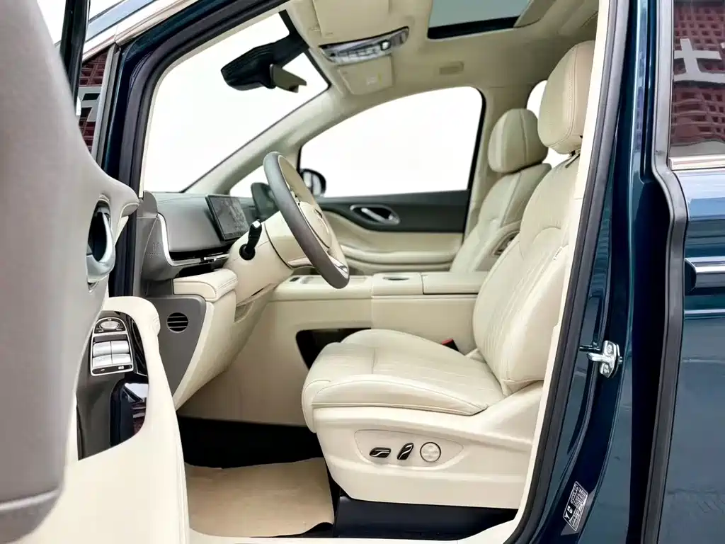 Voyah Dreamer PHEV 4 WD Flagship Kunpeng