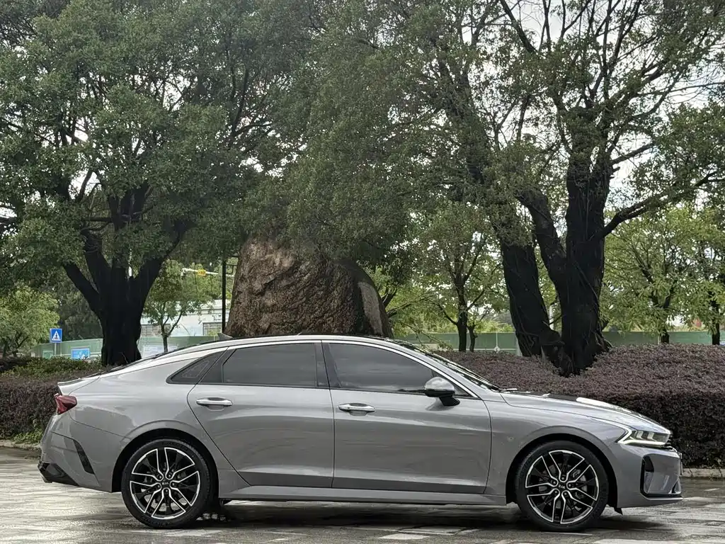 Kia K5 380 T GT-Line Flagship