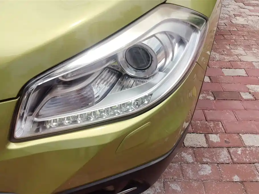 S-Cross 1.6 L CVT 4 WD Distinguished