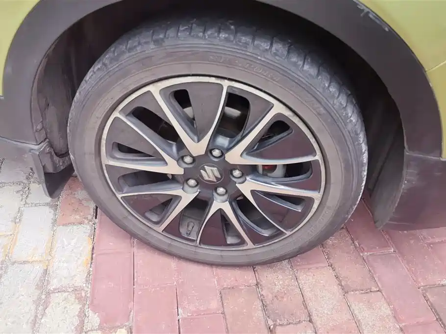 S-Cross 1.6 L CVT 4 WD Distinguished