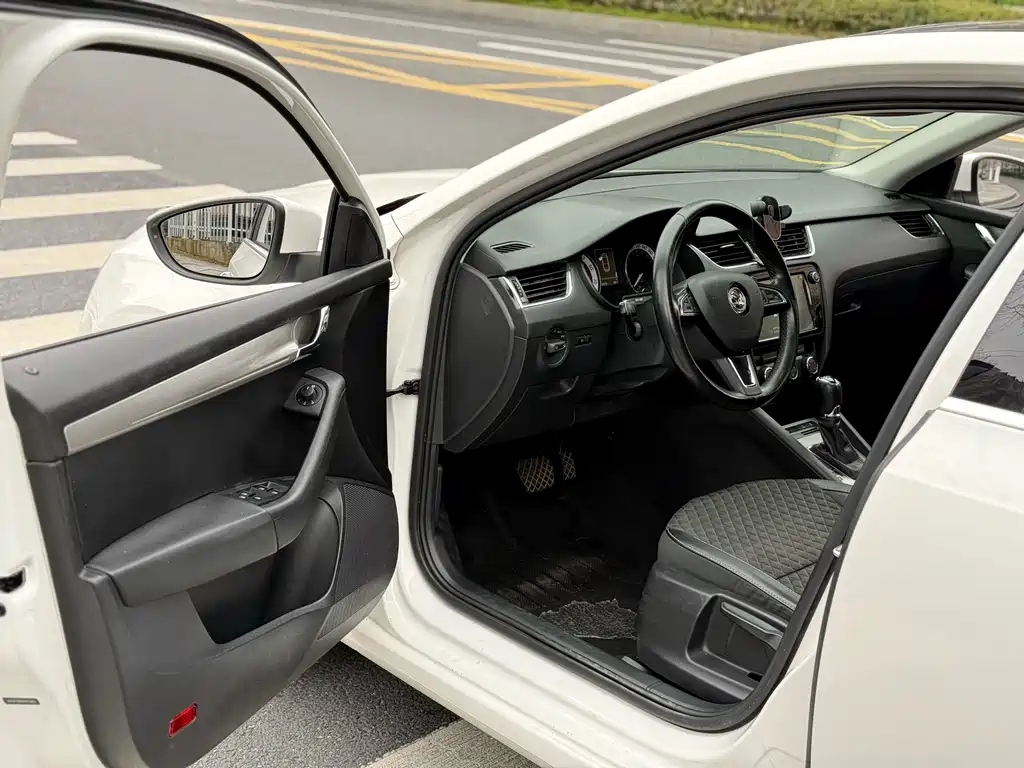 Octavia TSI230 DSG Luxury
